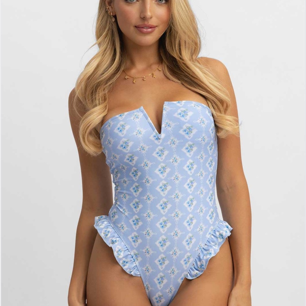 Blackbough Lily One Piece, Small